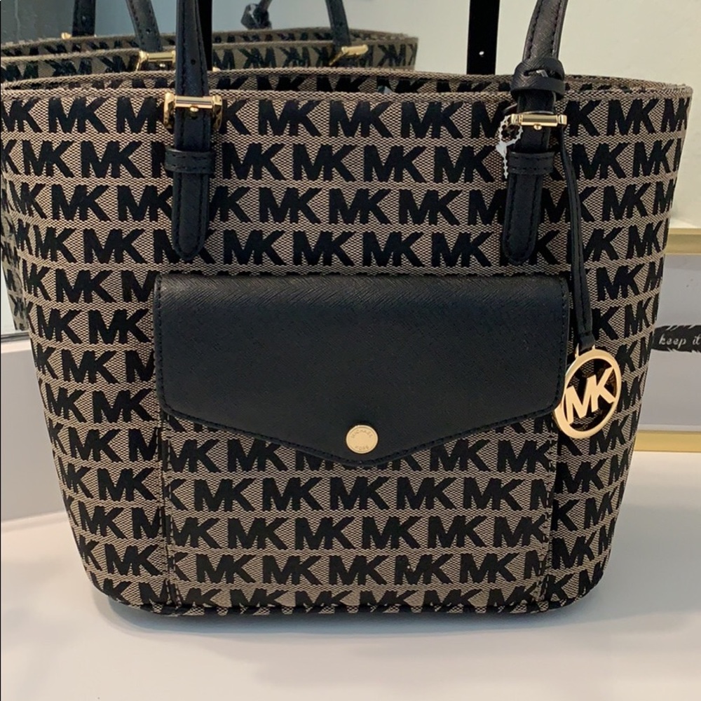 Michael Kors tote 🙅🏽‍♀️SOLD🙅🏽‍♀️
